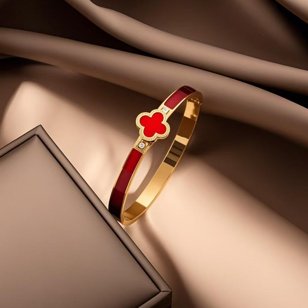 Lucky Flower Bangle - Girlee