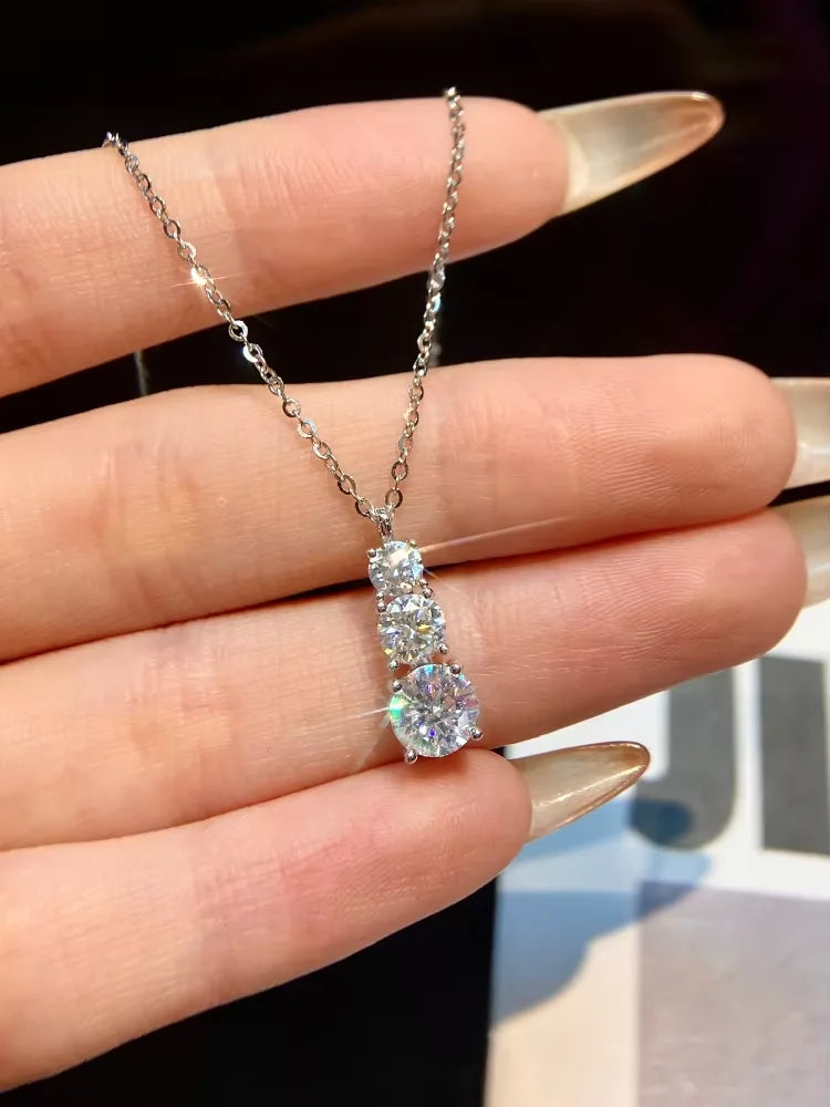 Silver Metal Color 1.8CT Moissanite Pendant Necklace For Women